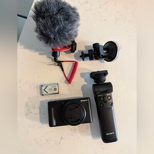 Sony - ZV-1F Vlog Camera for Content Creators and Vloggers - Black